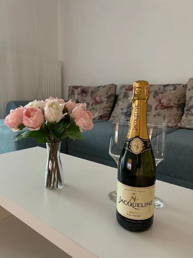 Sapphire Luxury Apartment Near Presidential Palace Бухарест